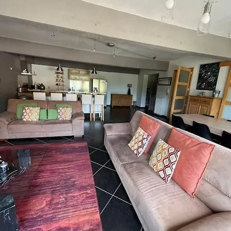 Loft Spacieux Dans Une Ancienne Beurrerie Avec Parking Gratuit Apartman *